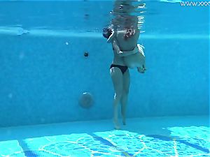 Jessica and Lindsay nude swimming in the pool