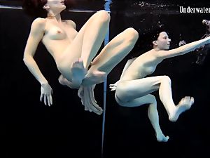 2 chicks swim and get nude super-sexy